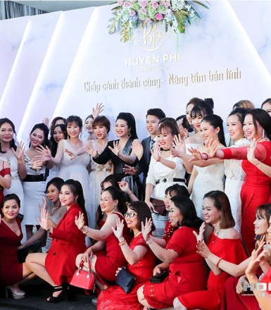 ĐẠI TIỆC TRI ÂN MỸ PHẨM HUYỀN PHI COSMESTIC