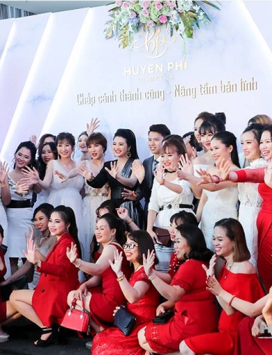 ĐẠI TIỆC TRI ÂN MỸ PHẨM HUYỀN PHI COSMESTIC